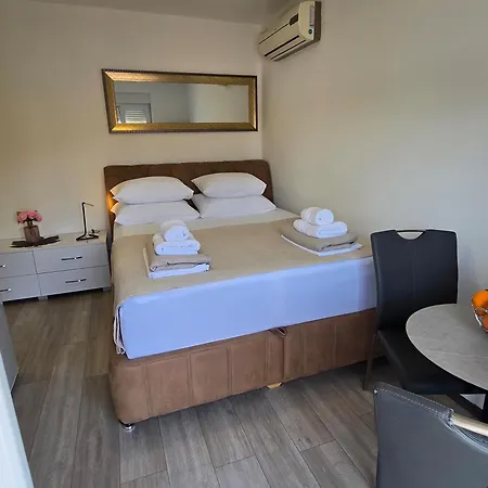 Kika * Rogoznica (Sibenik-Knin)
